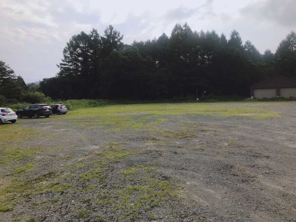 裏磐梯登山口の駐車場