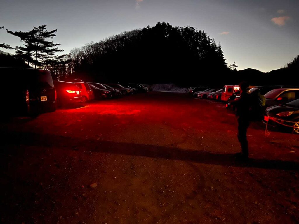 朝5時半の丹波山村営駐車場