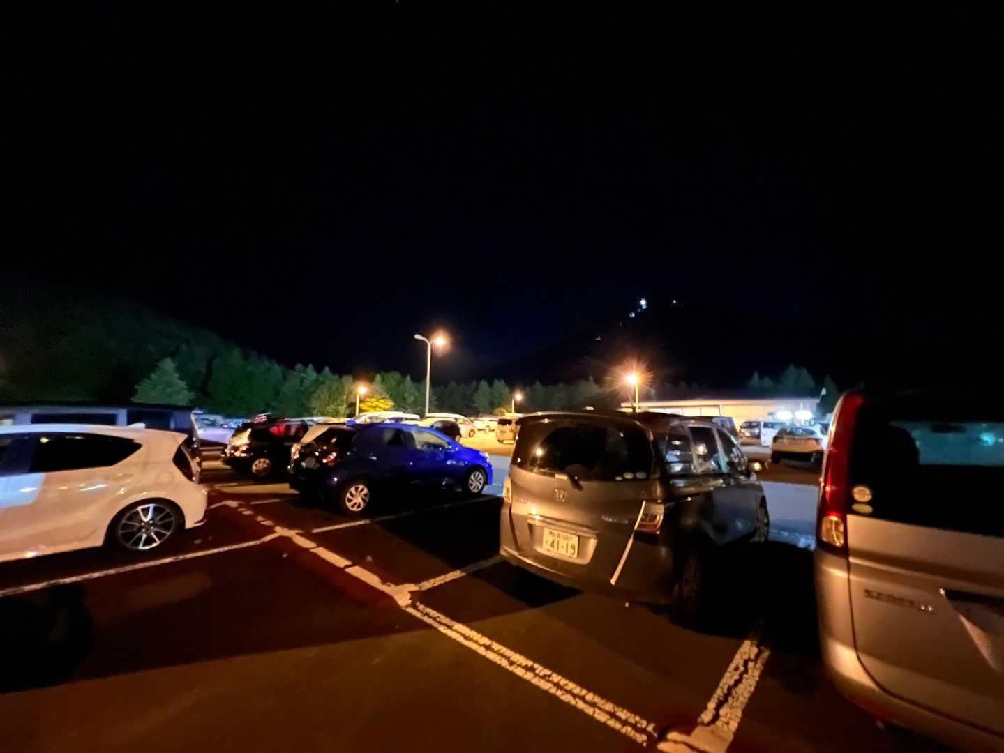 深夜の駐車場の様子