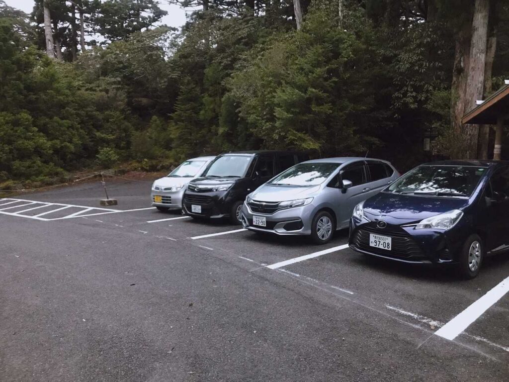 朝の5時10分頃について 駐車場ラスワンGET✌️ 全てレンタカー( ̄ω ̄;)