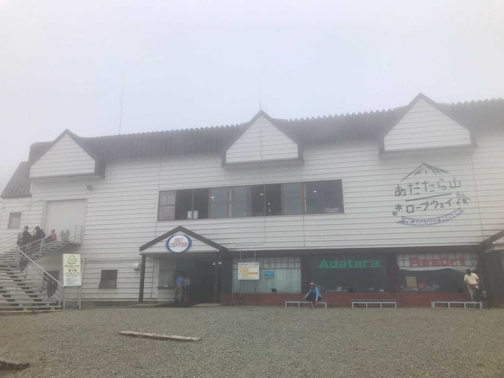 ガスの中のロープウェイ