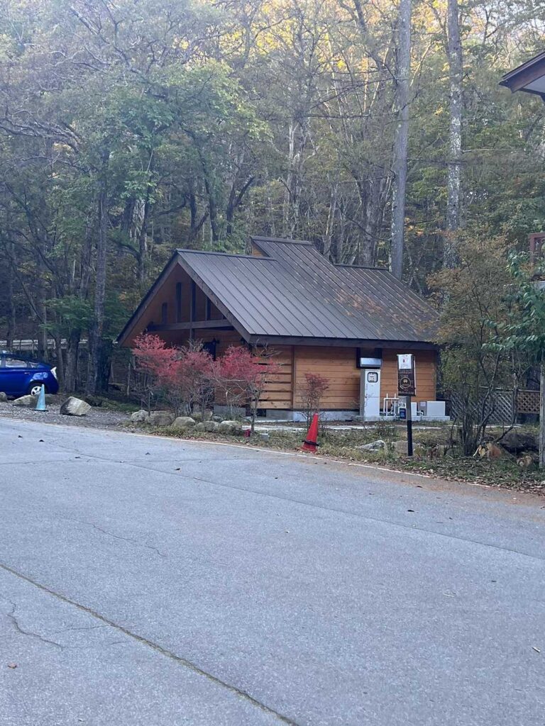 登山口近くのトイレ