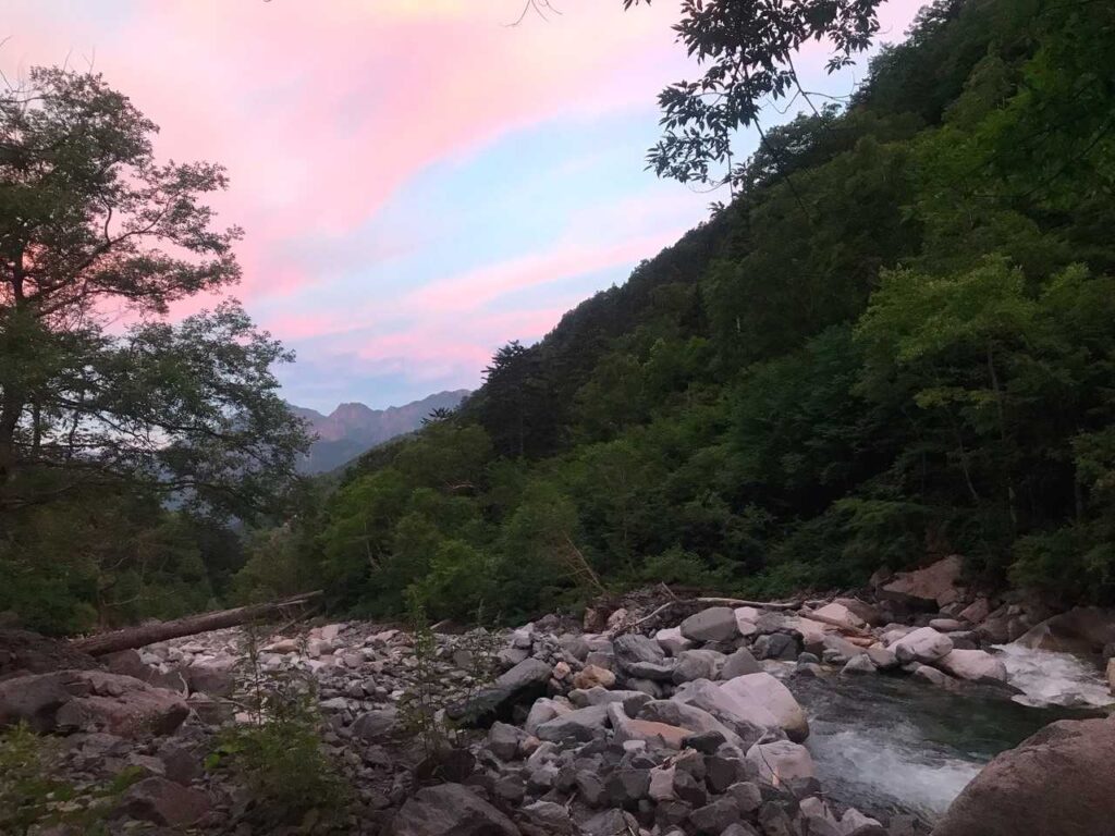 空が白んできた