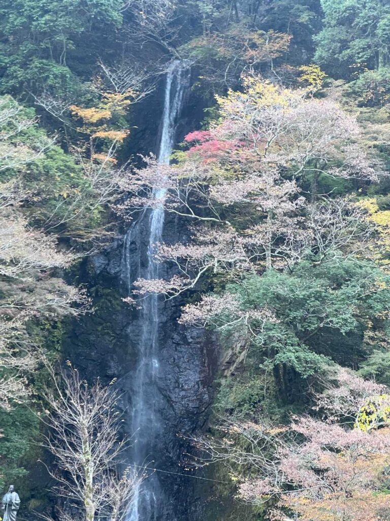 白糸の滝方面への橋