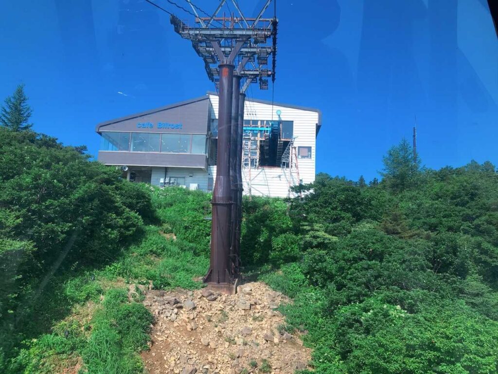 雲を抜けて青空が見え始めた瞬間