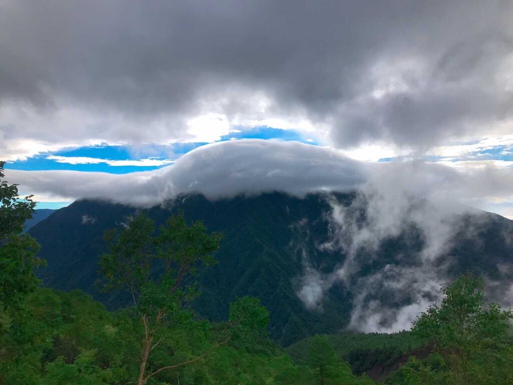 山頂付近からの眺め（ガスが切れた瞬間）
