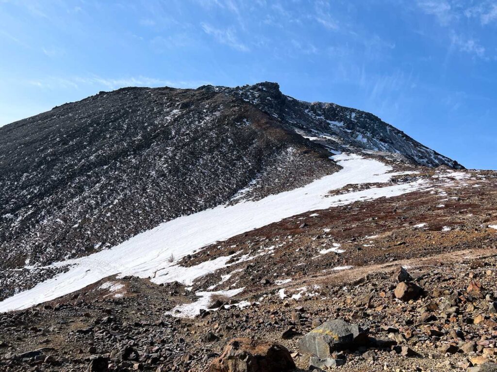 これから向かう茶臼岳