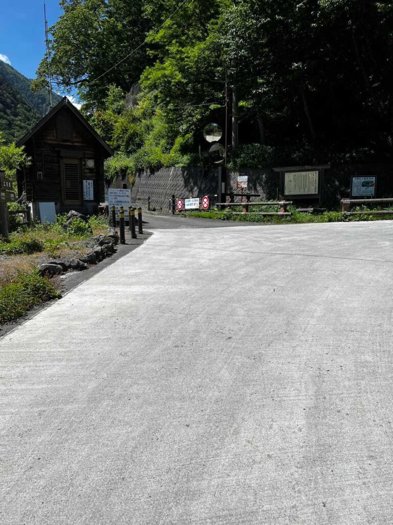 無事に下山。帰りも乗合タクシーで