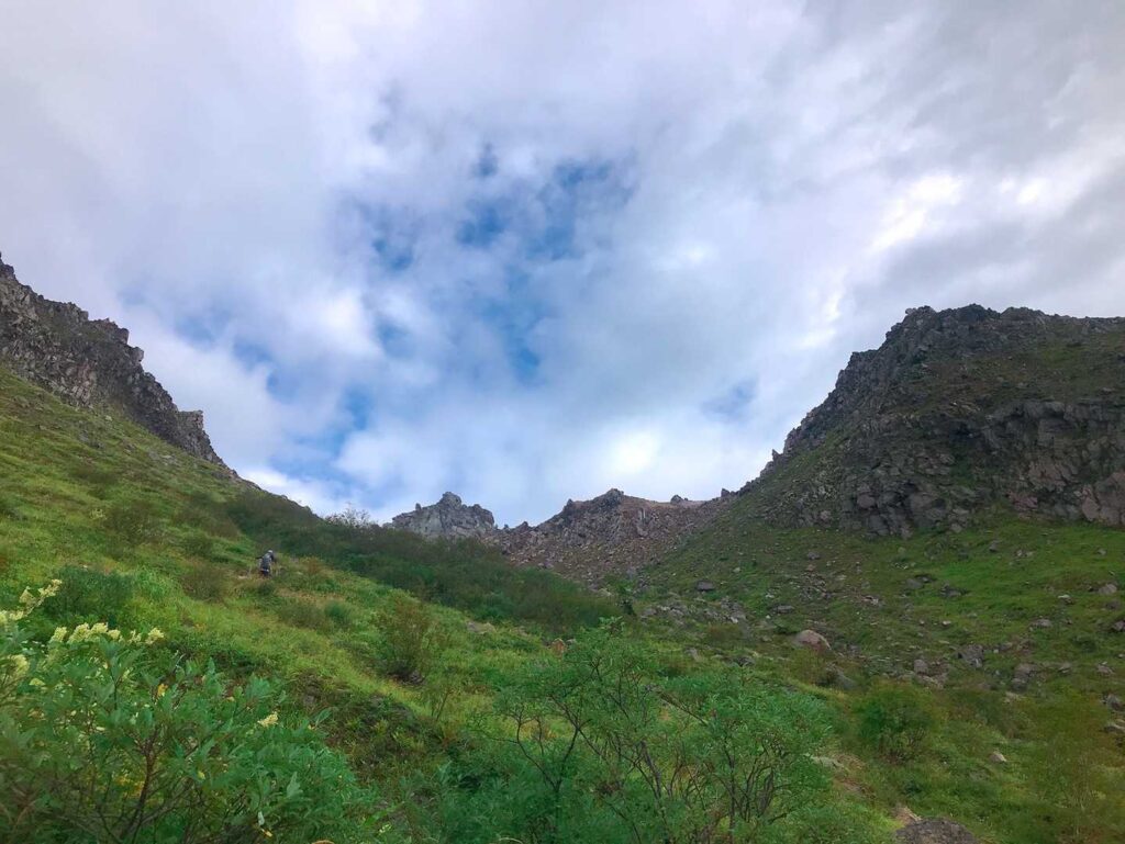 天気が回復してきた登山道
