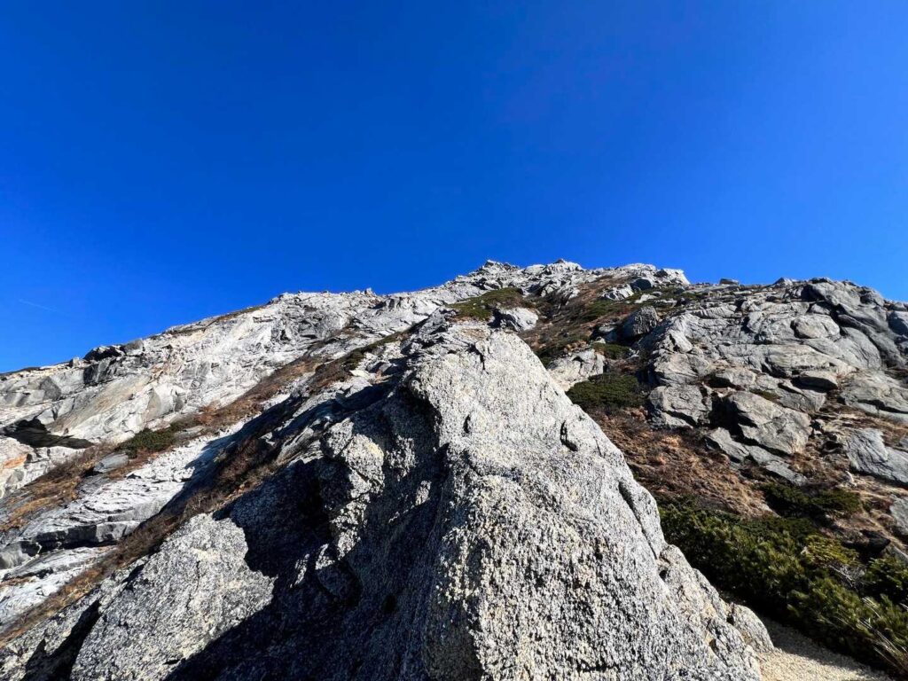 一気に標高を上げる直登ルート