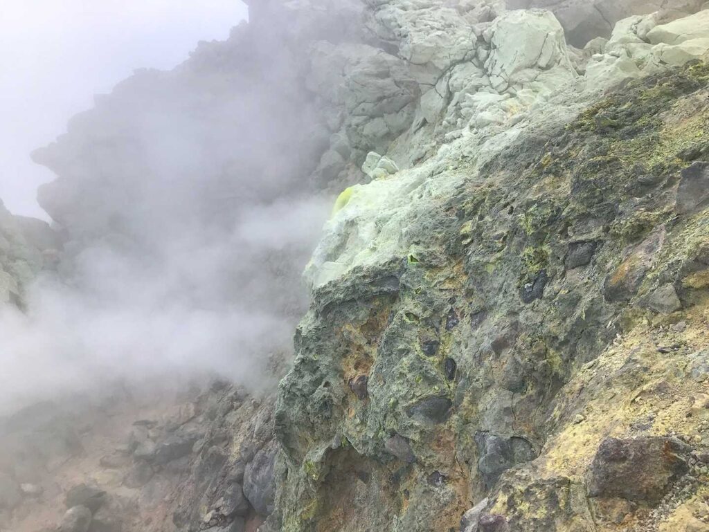 硫黄の噴煙