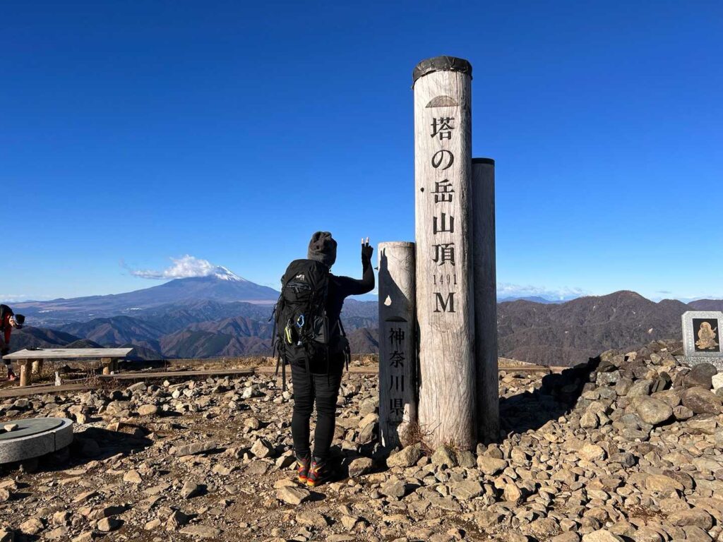 塔ノ岳山頂と富士山