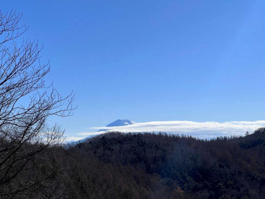 さらにズーム。山肌がくっきり