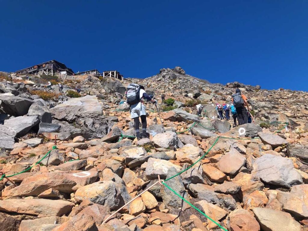 石室山荘への最後のひと登り