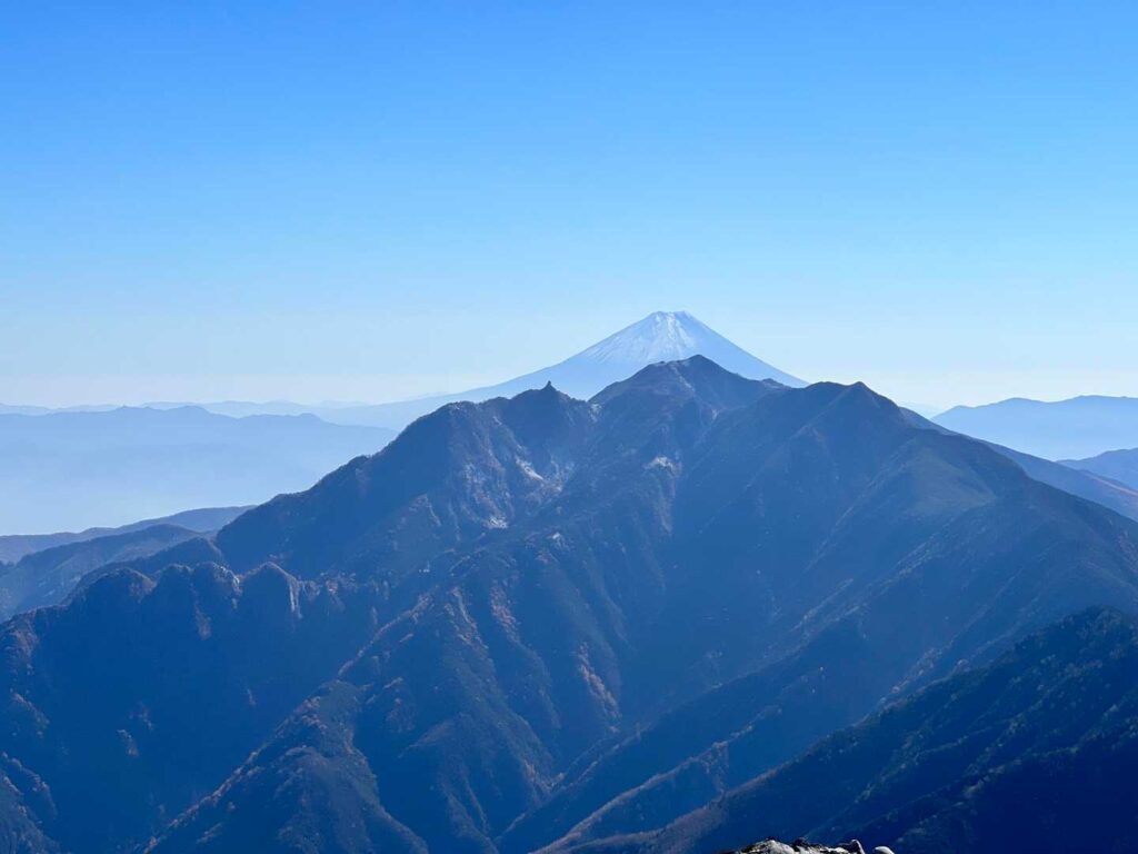 直登ルートから見た富士山と鳳凰三山