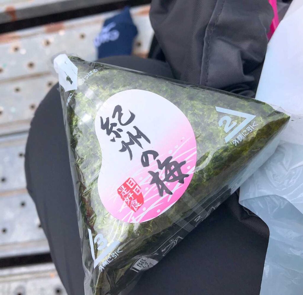 山頂のおにぎり休憩