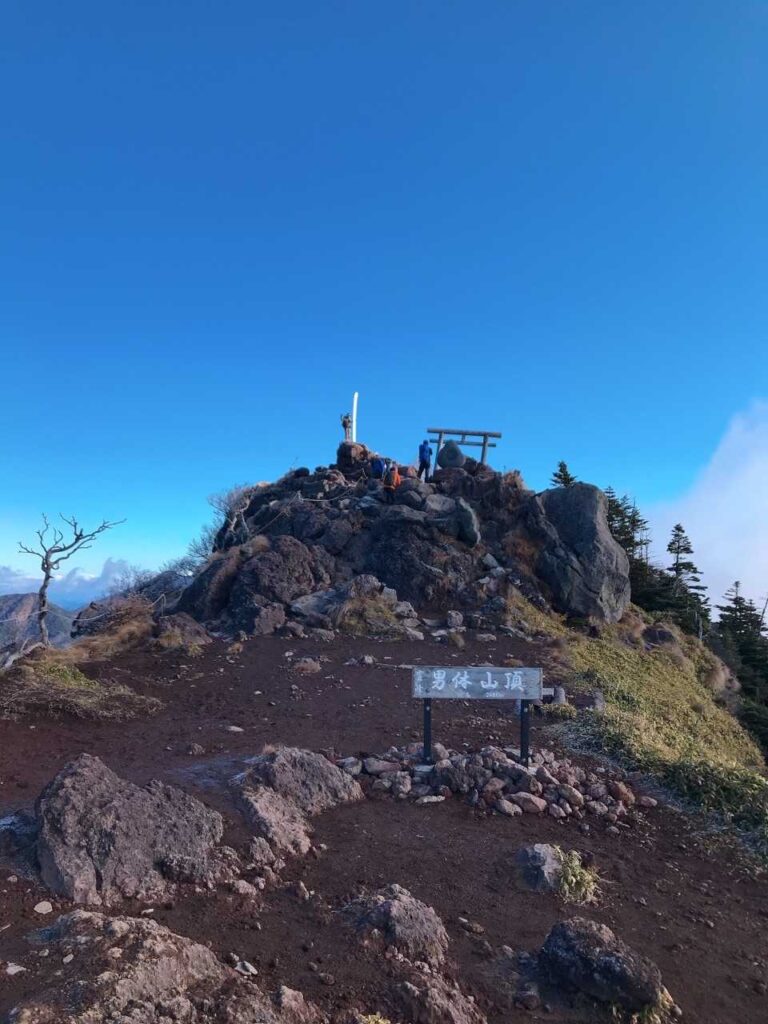 山頂の奥宮に到着