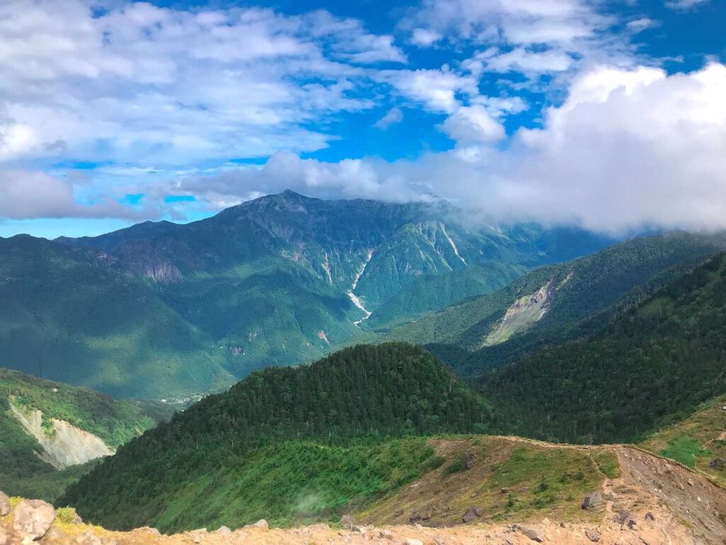 中尾峠方面への下り途中の景色