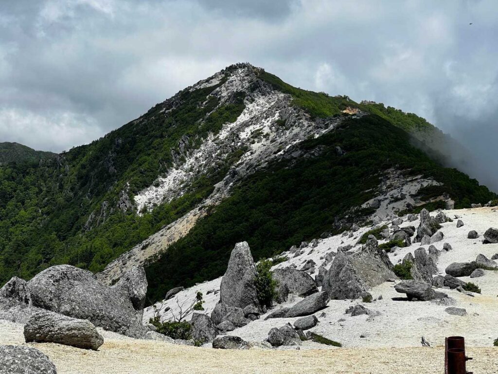 薬師岳から観音岳へ向かう