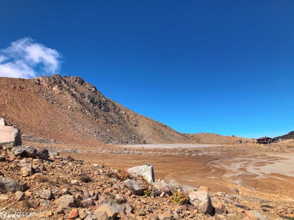噴火後の御嶽山の風景