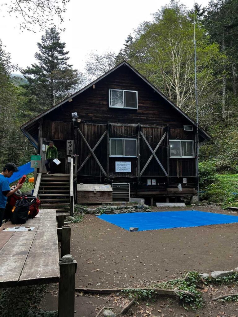 幌尻山荘の外観