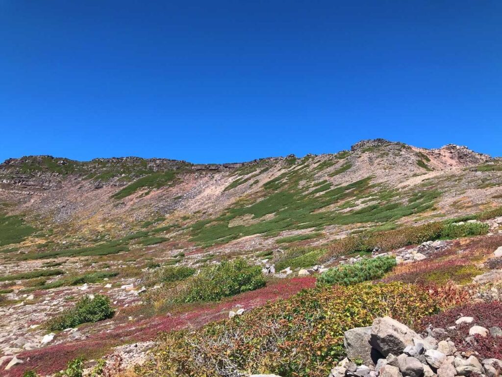 秋色に染まる稜線