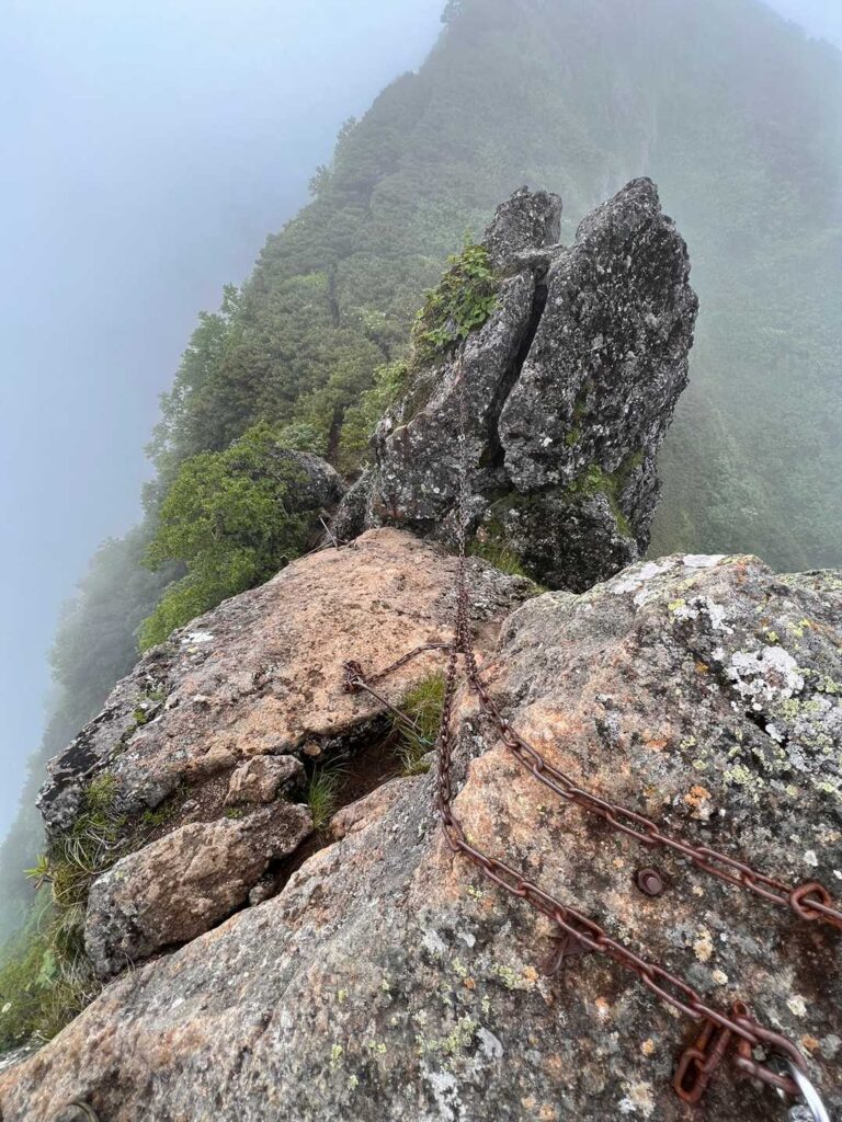 阿弥陀岳の核心部。このハシゴが怖い