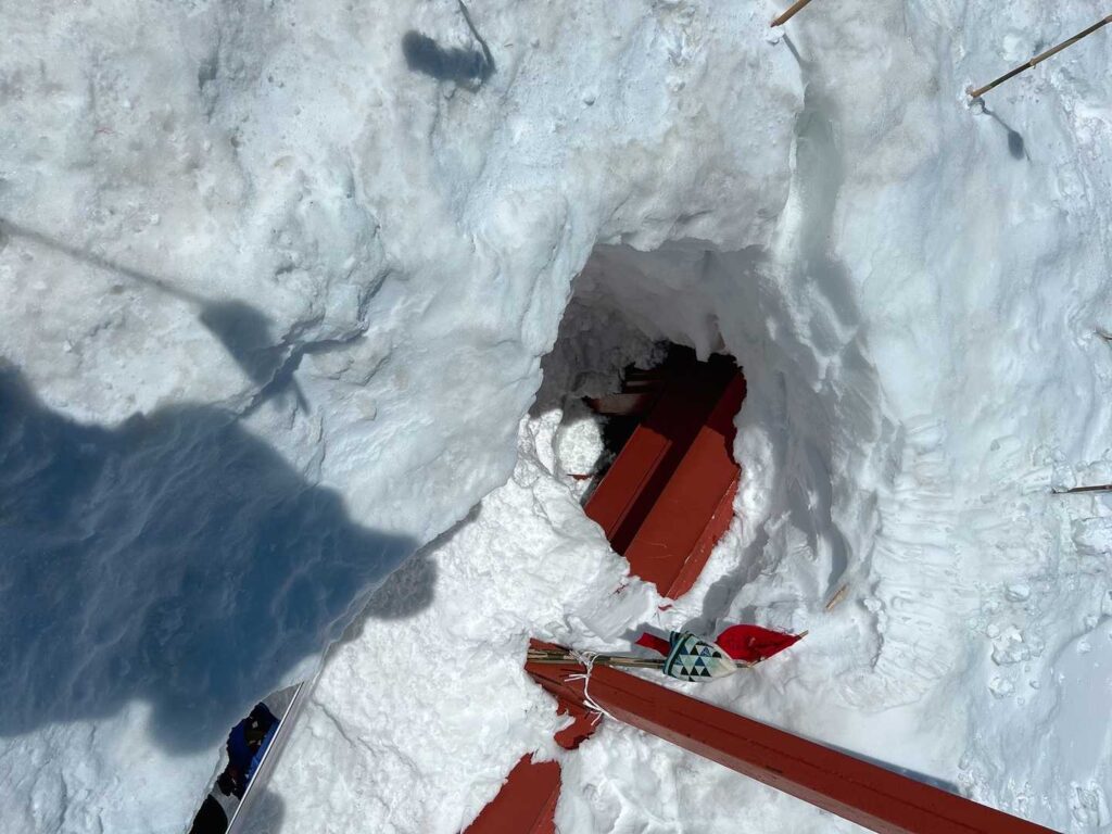 覗き込みたいけど怖いクラック