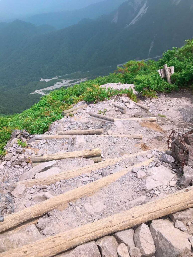 行者コースの岩場