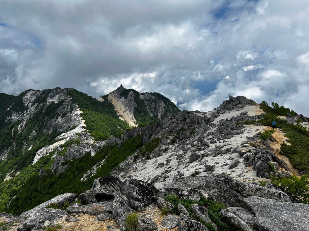 観音岳から地蔵岳方面を望む
