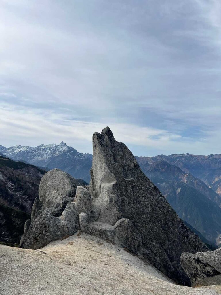 イルカ岩。燕岳のシンボル