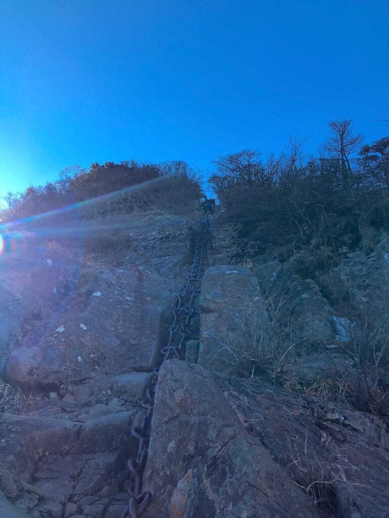 三の鎖付近、雪が残っている