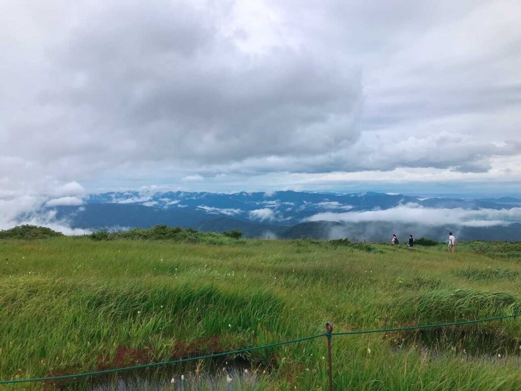 朝日連峰の山並み