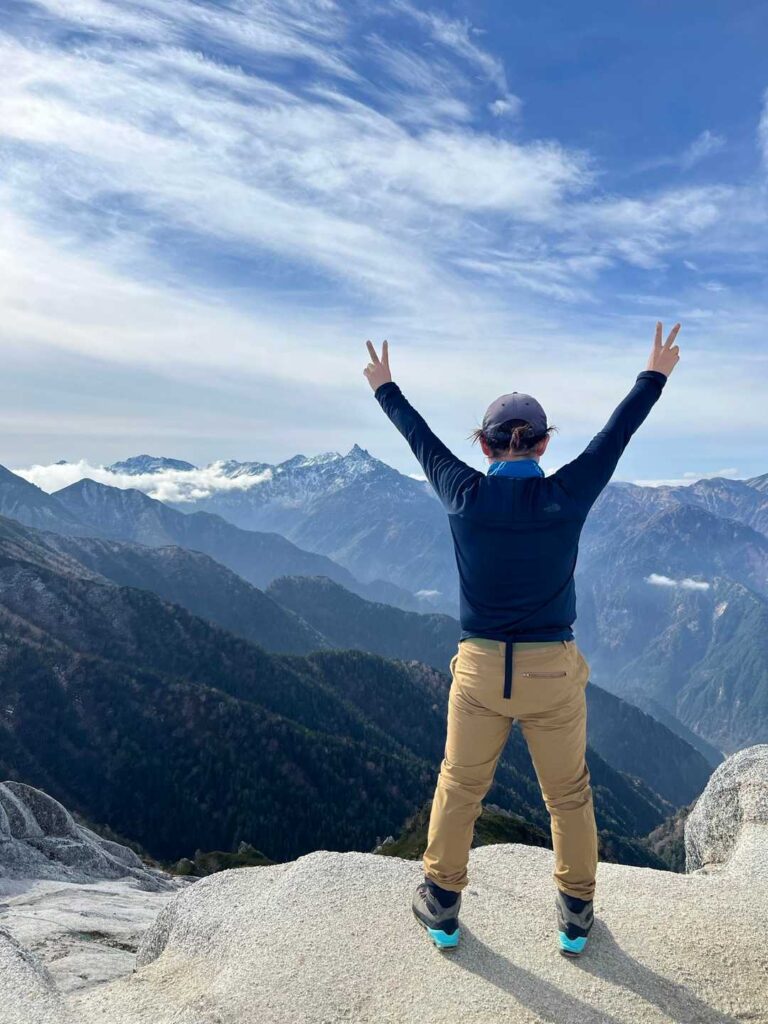 燕岳の山頂に到着