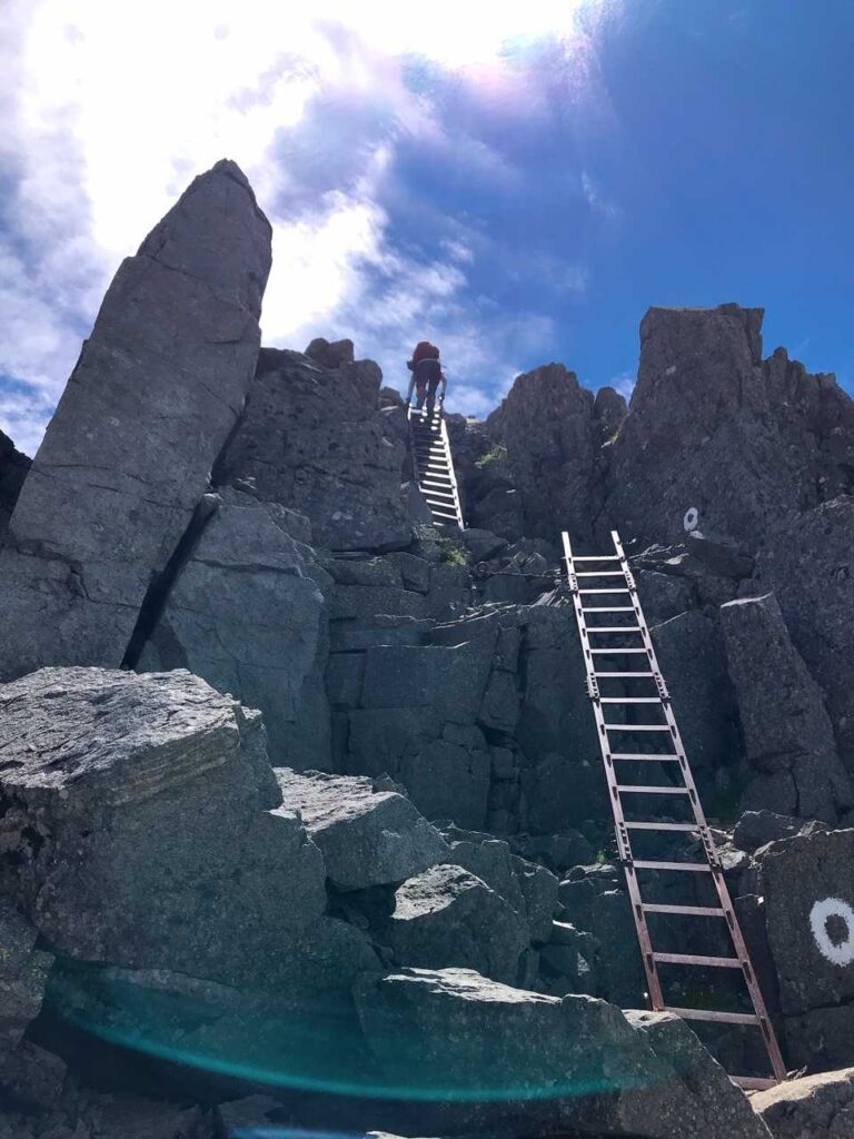 中岳のハシゴ
