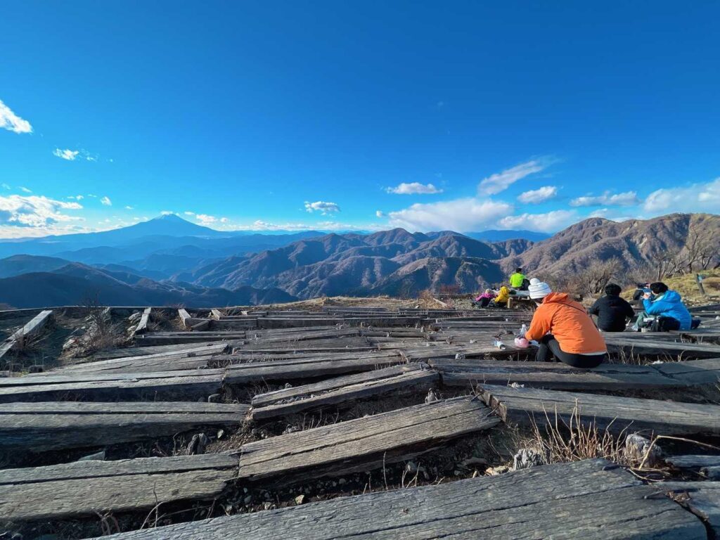 塔ノ岳に戻ってきた