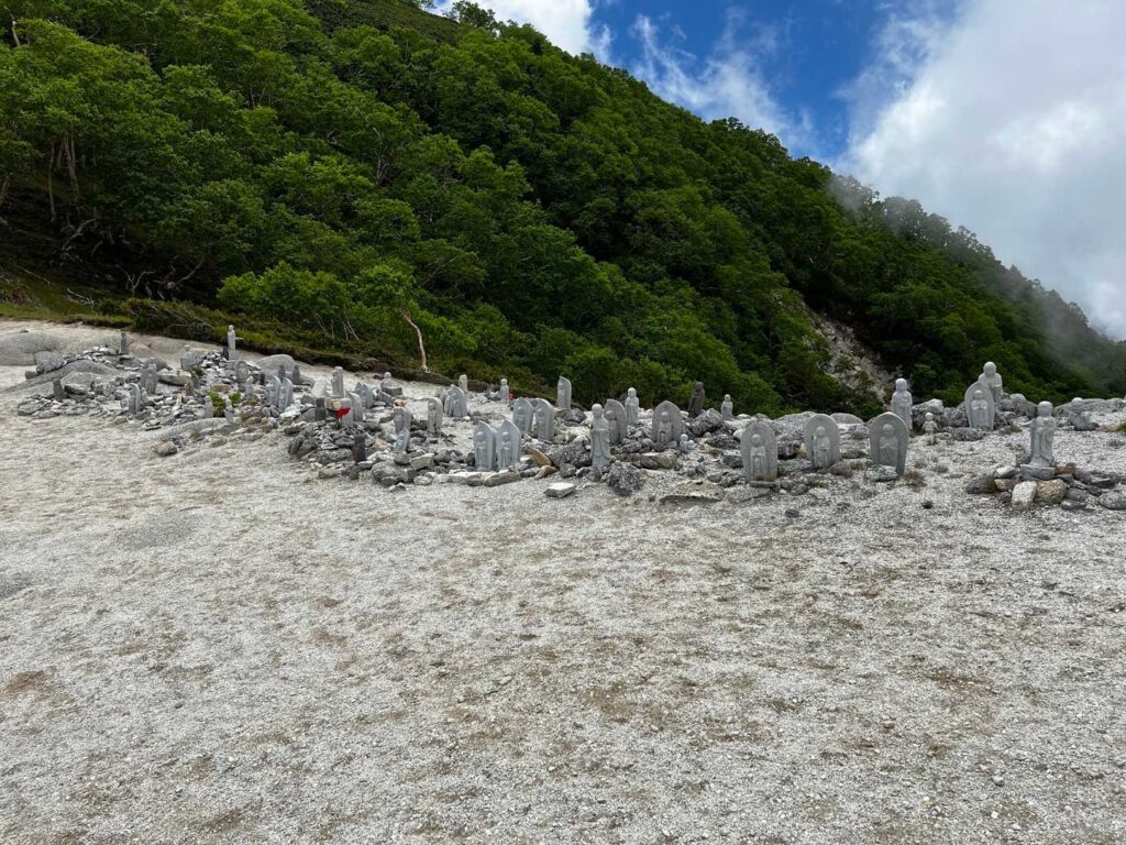 お地蔵さんたちが並ぶ