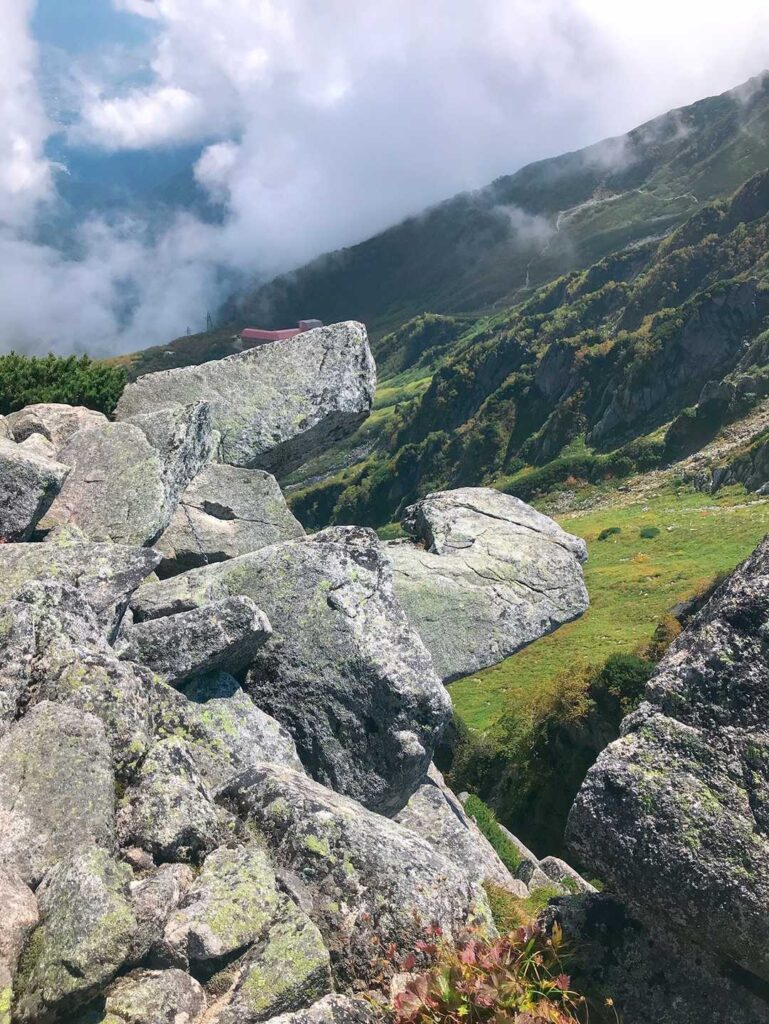 宝剣岳から下山開始