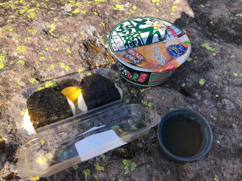 五色沼を眺めながらのランチ