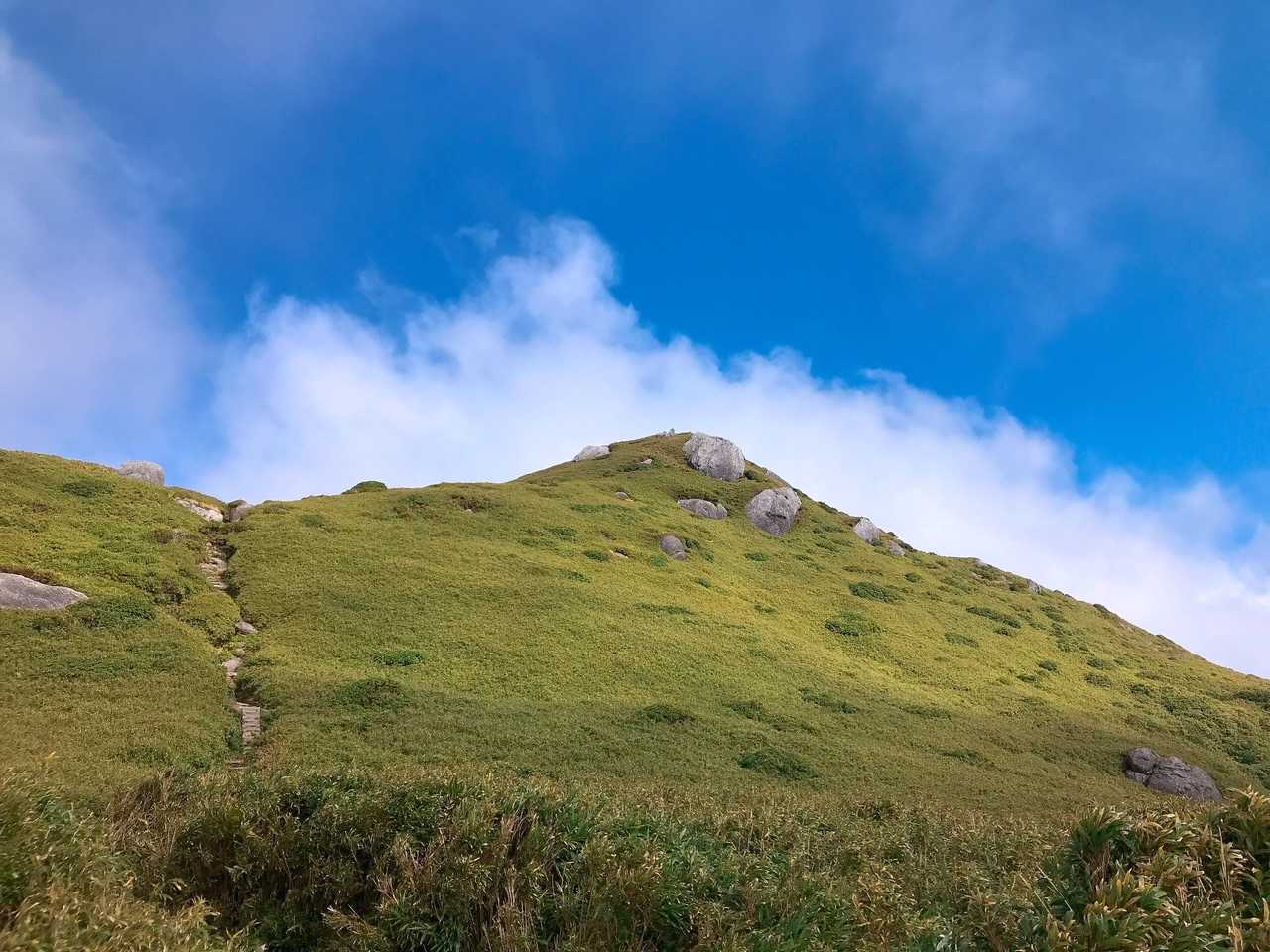 山頂からの青空