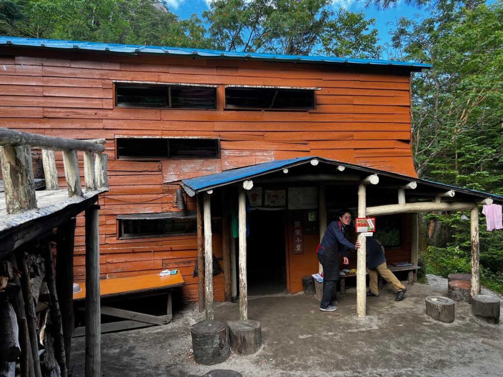 鳳凰小屋に到着