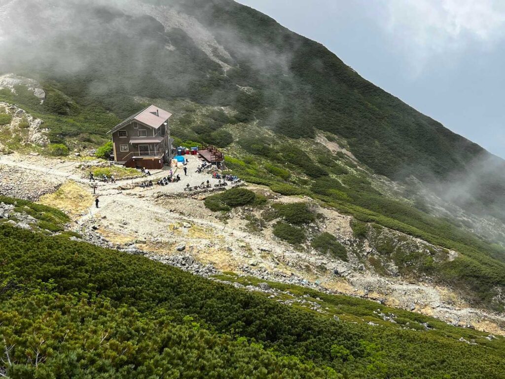 小屋を後にして下山