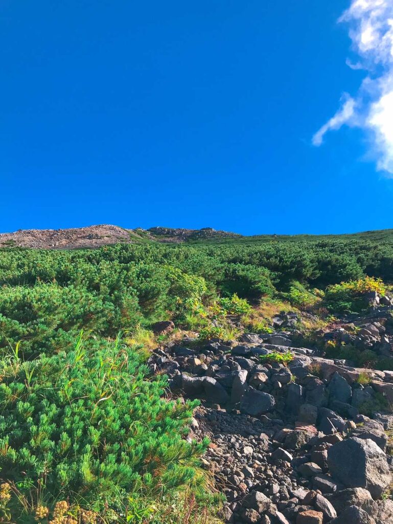 御前峰への登り、なかなか近づけない