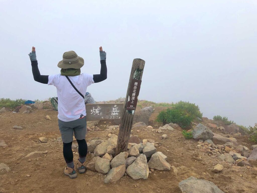 2回目の山頂もガスの中