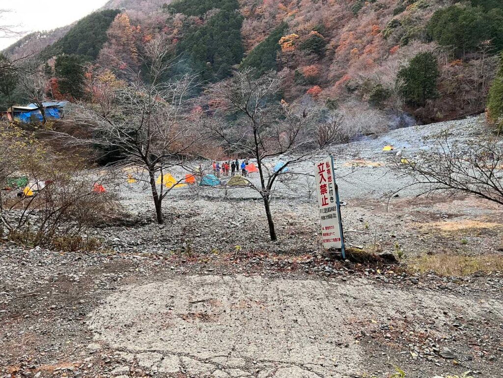 戸沢のテント群