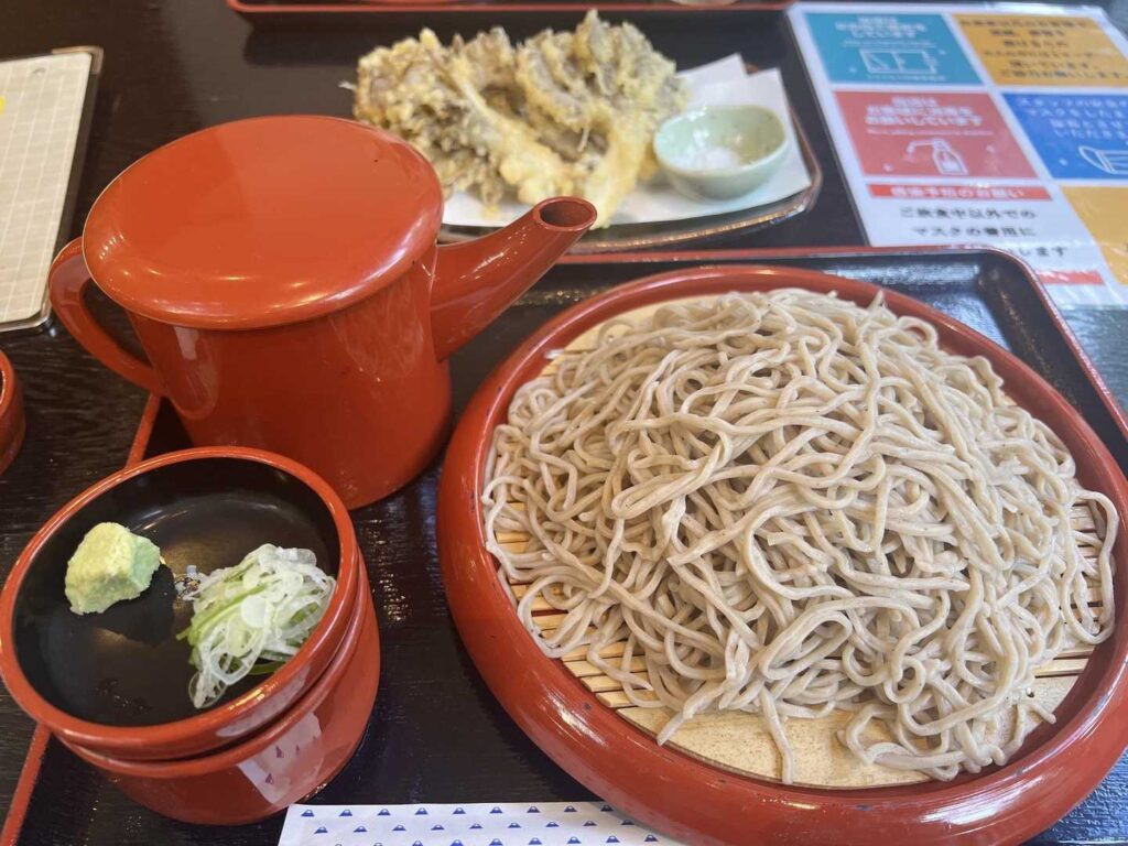 道の駅甲斐大和のお蕎麦と舞茸天ぷら