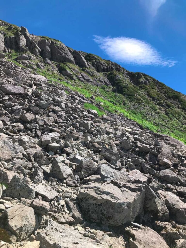 南岳新道を下山開始