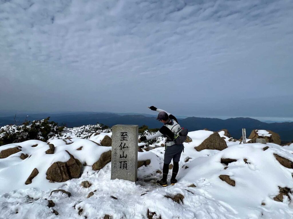 至仏山の山頂