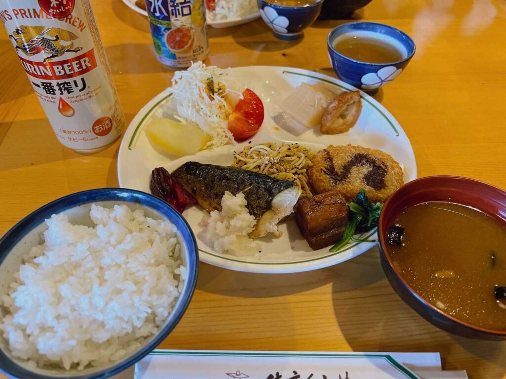 山小屋の夕食