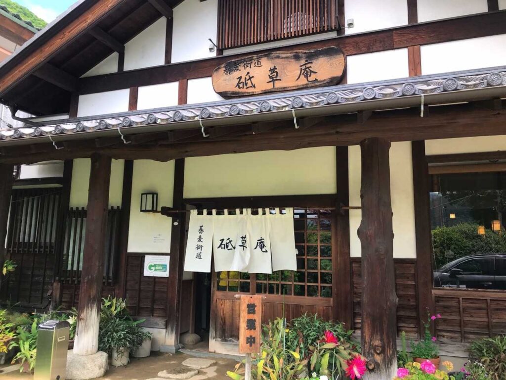 お蕎麦屋さんでお昼